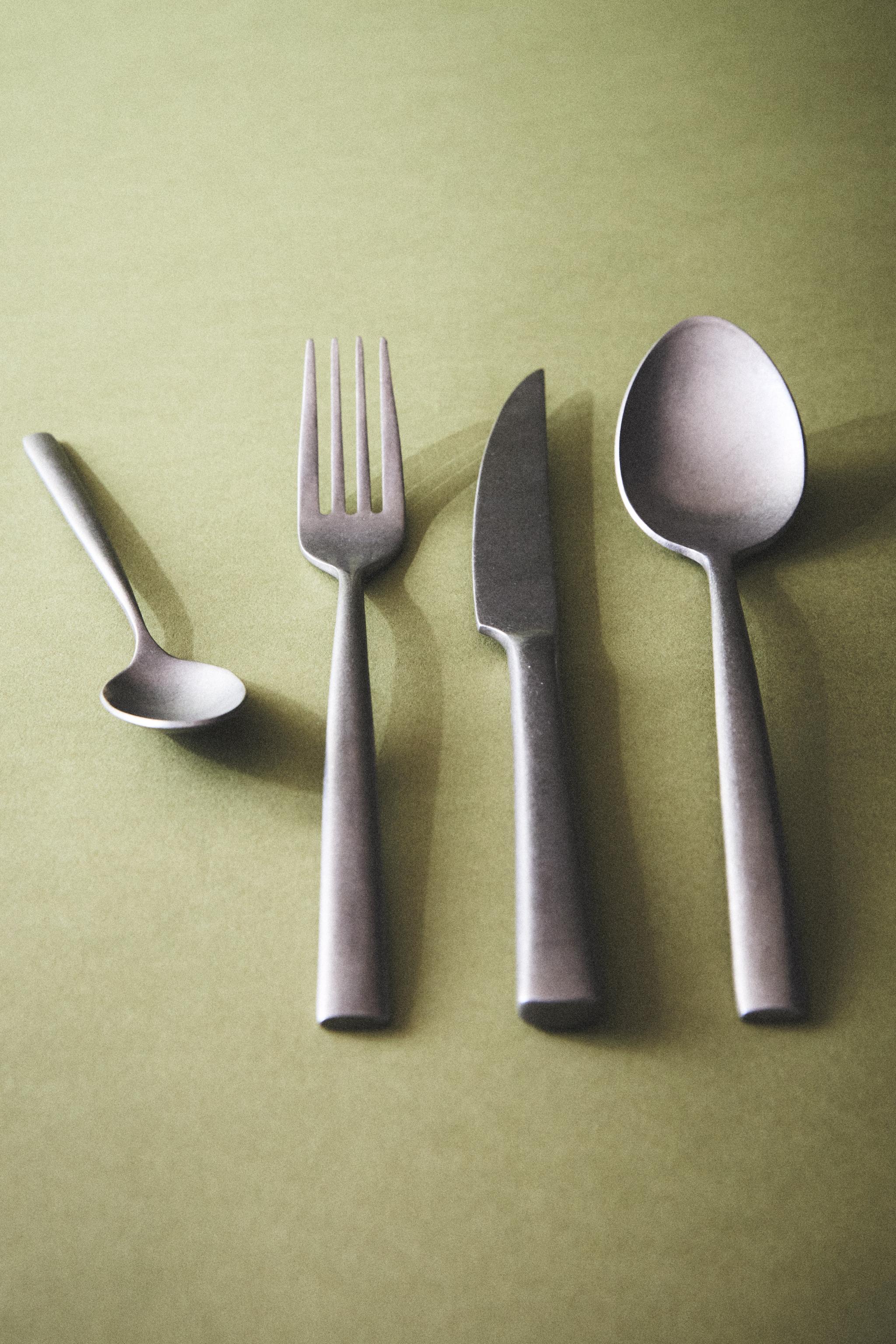 4-PIECE VINTAGE STEEL FLATWARE SET